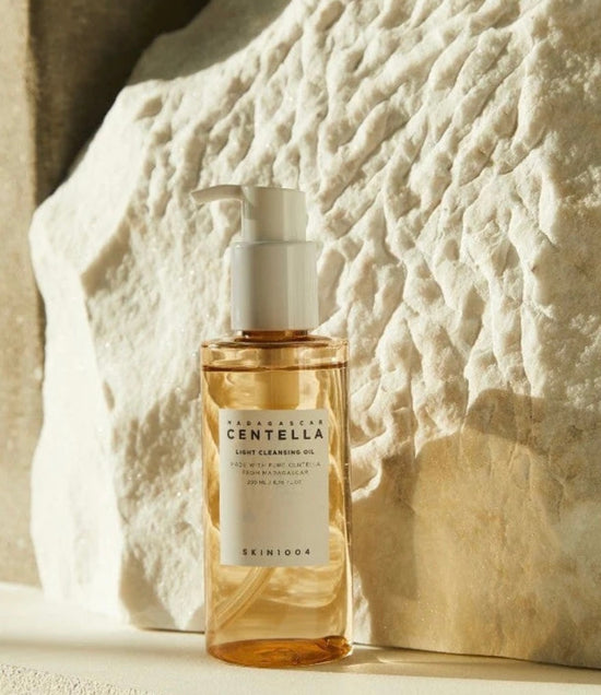 Madagascar Centella Light Cleansing Oil